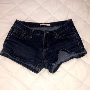 Simple yet cute jean shorts!